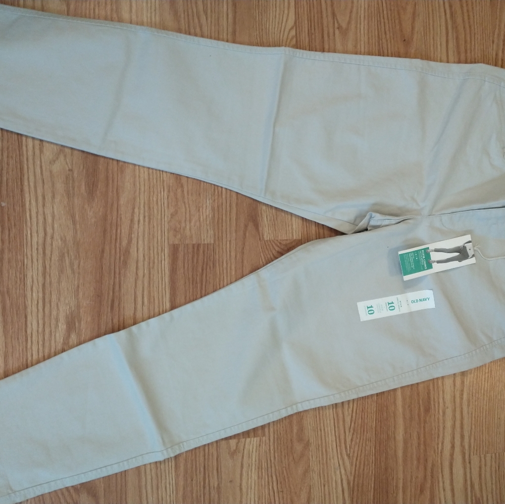 NWT light gray. 27" inseam . Pixie